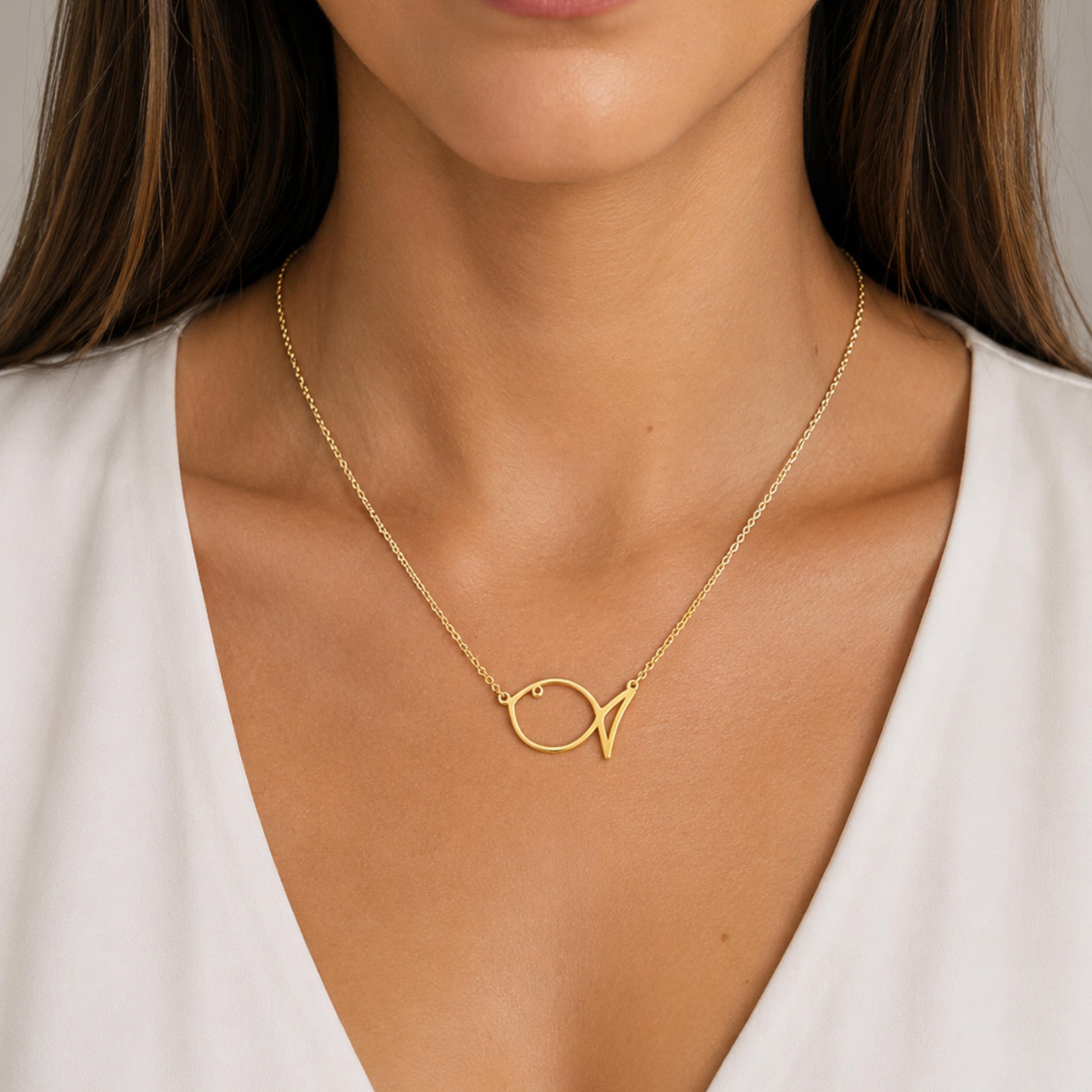 colgante pez  de plata chapada en oro